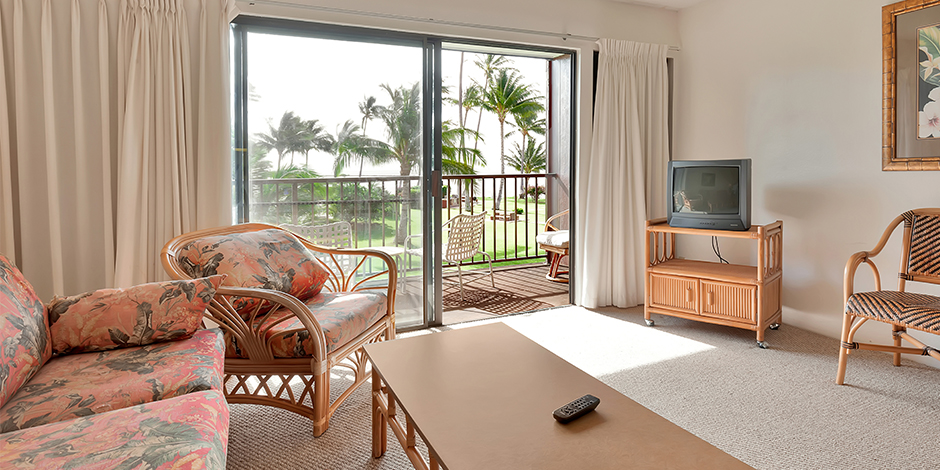 A 1 bedroom Ocean View living room at Molokai Shores