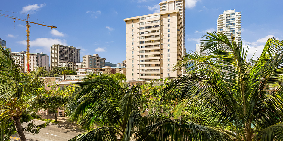 Studio City View Kitchenette at Bamboo Waikiki Hotel