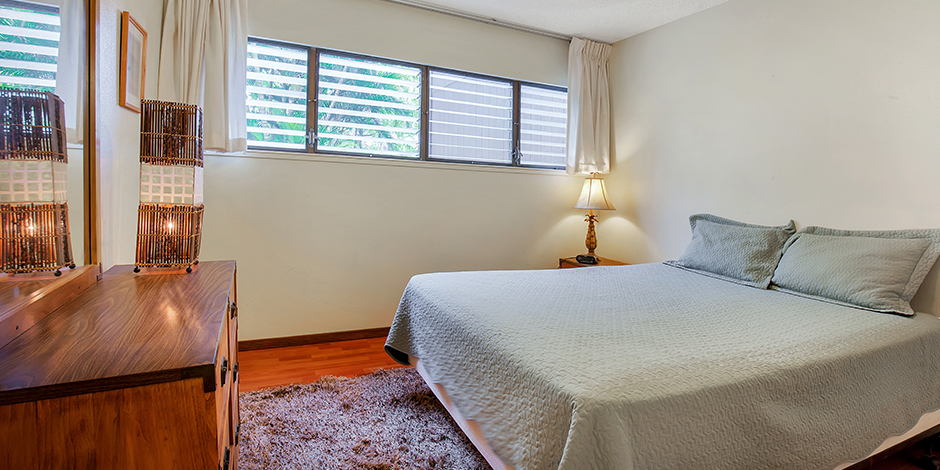 A bedroom in a 1-Bedroom Oceanfront at Molokai Shores