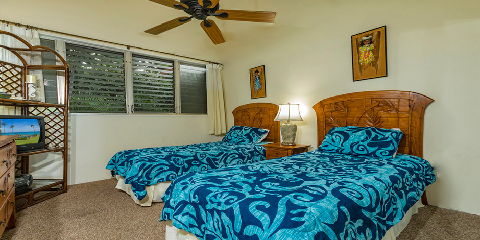 Bedroom at Polynesian Shores