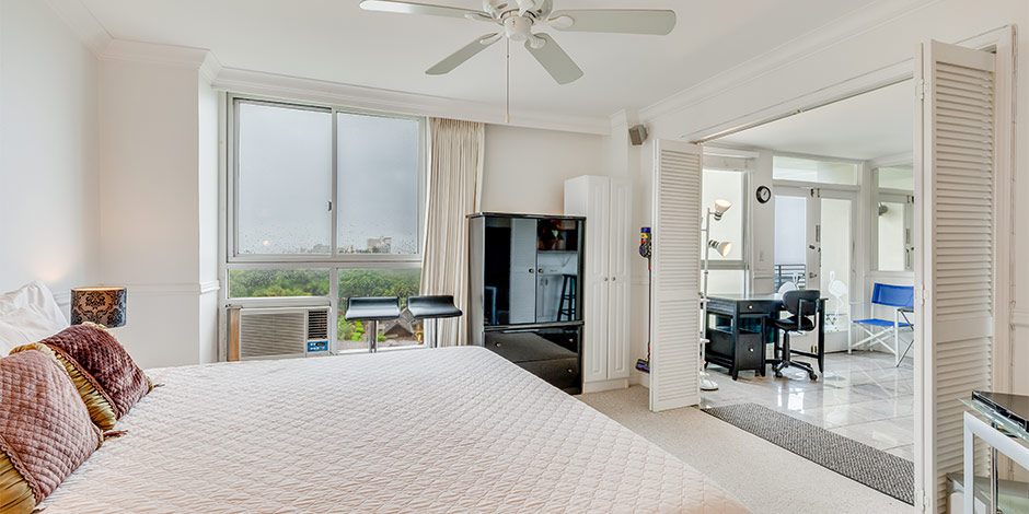 Bedroom 1BR Suite at Waikiki Grand Hotel